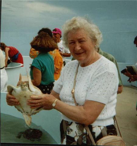 Picture of Annabel's Mum holding a turtle